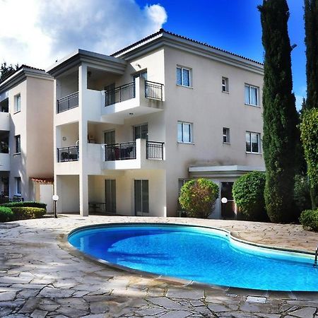 Poolside 2 Bedroom Apt, Paphos Riviera, Universal Area Esterno foto