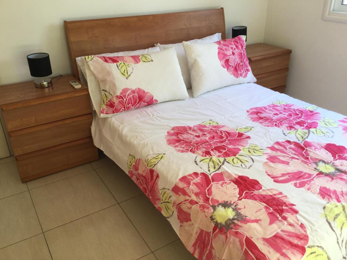 Poolside 2 Bedroom Apt, Paphos Riviera, Universal Area Esterno foto