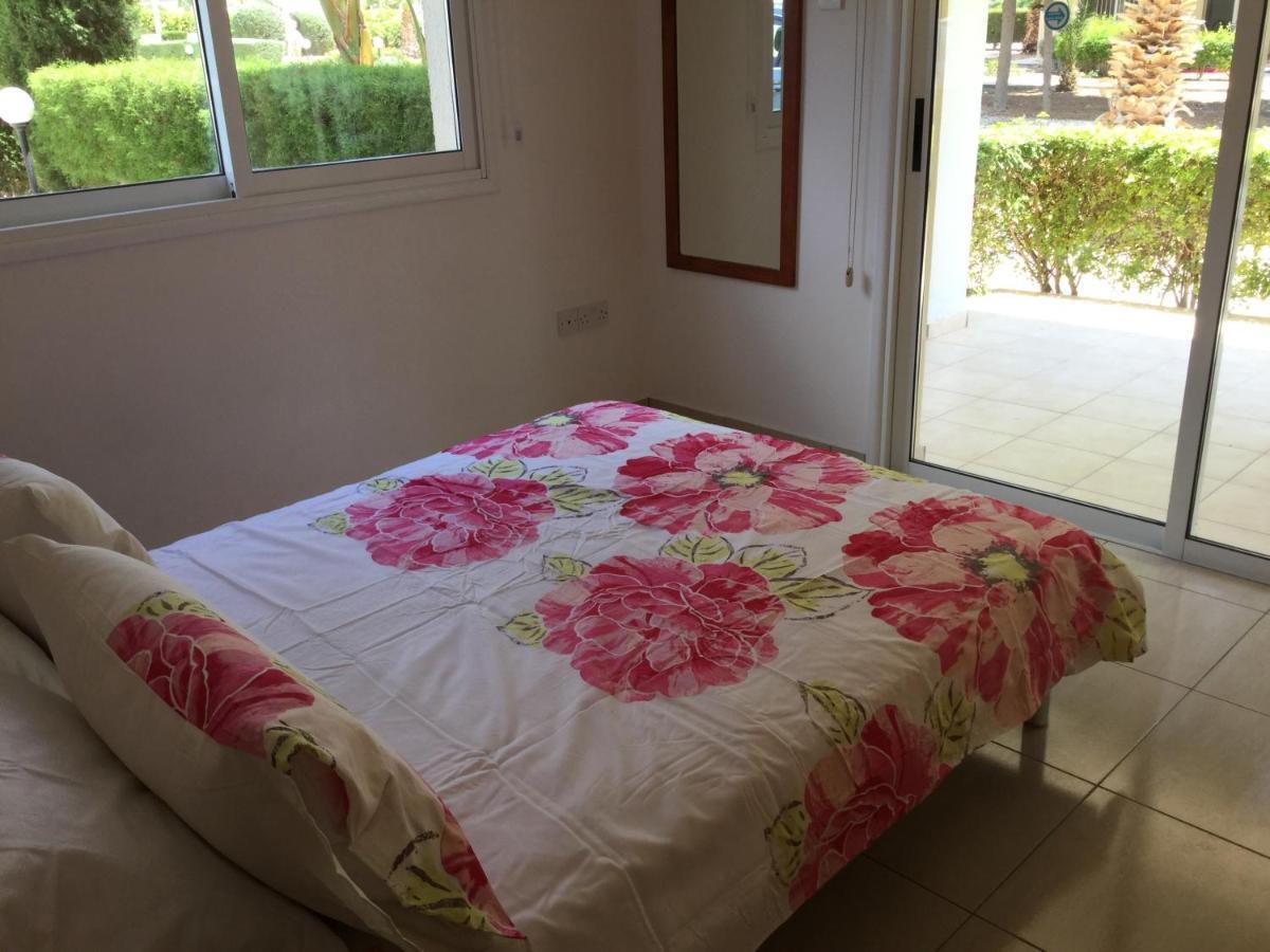 Poolside 2 Bedroom Apt, Paphos Riviera, Universal Area Esterno foto