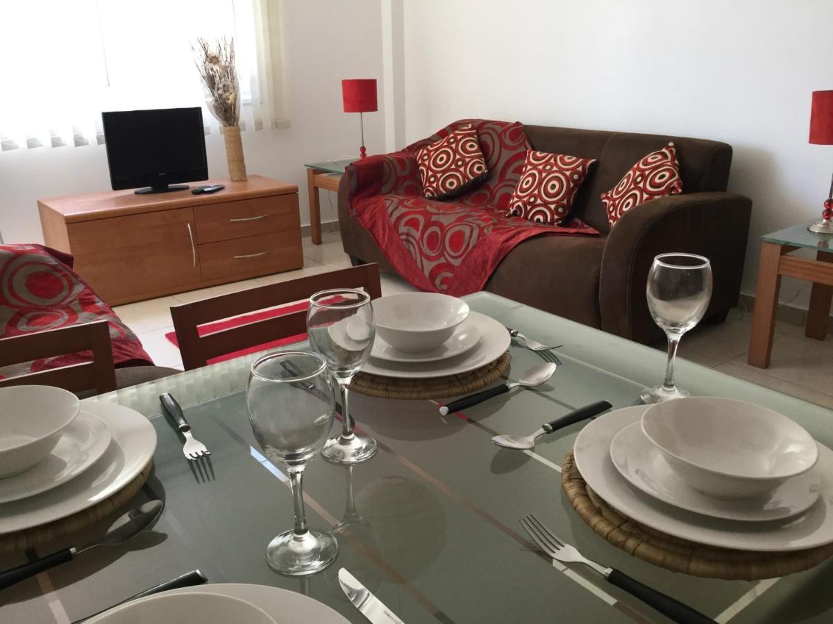 Poolside 2 Bedroom Apt, Paphos Riviera, Universal Area Esterno foto