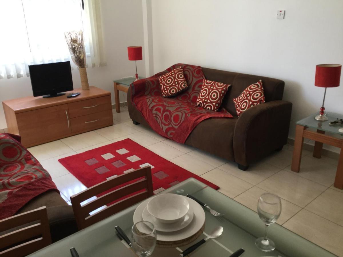 Poolside 2 Bedroom Apt, Paphos Riviera, Universal Area Esterno foto