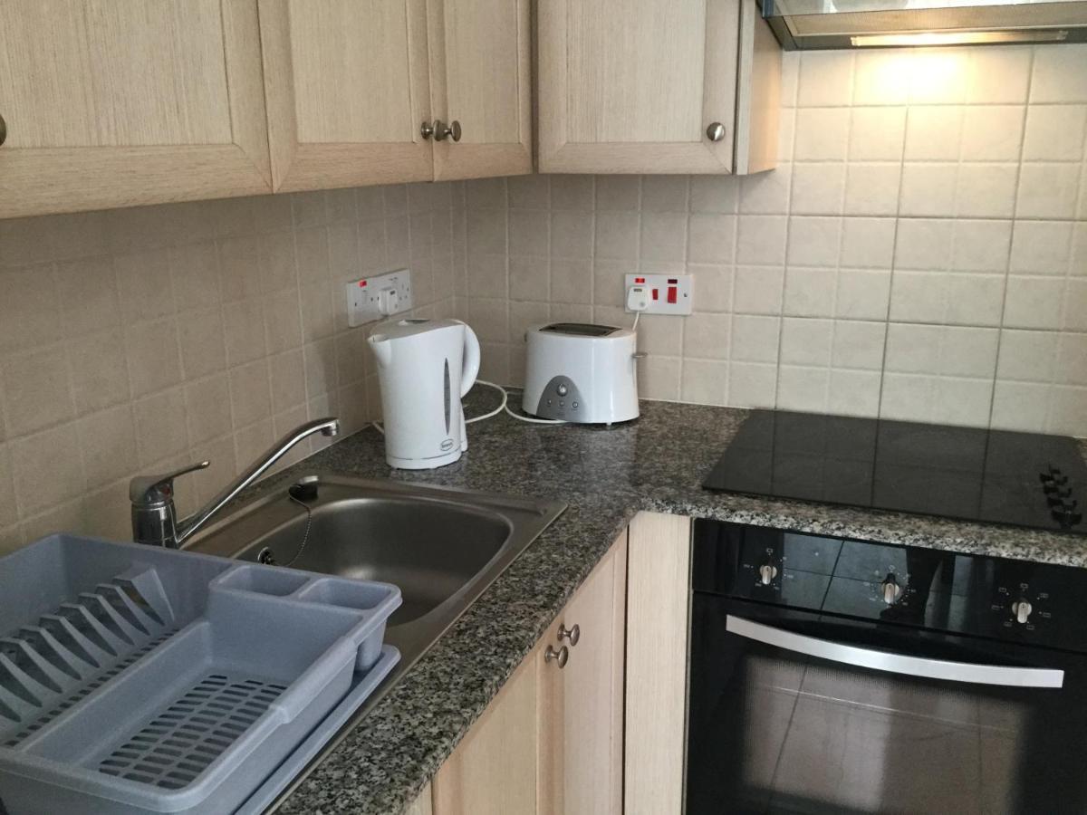 Poolside 2 Bedroom Apt, Paphos Riviera, Universal Area Esterno foto