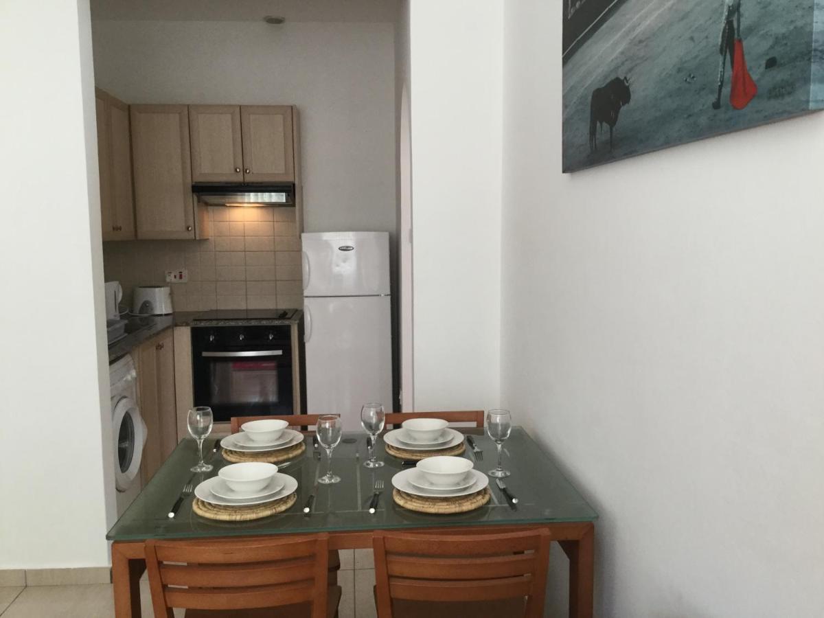 Poolside 2 Bedroom Apt, Paphos Riviera, Universal Area Esterno foto