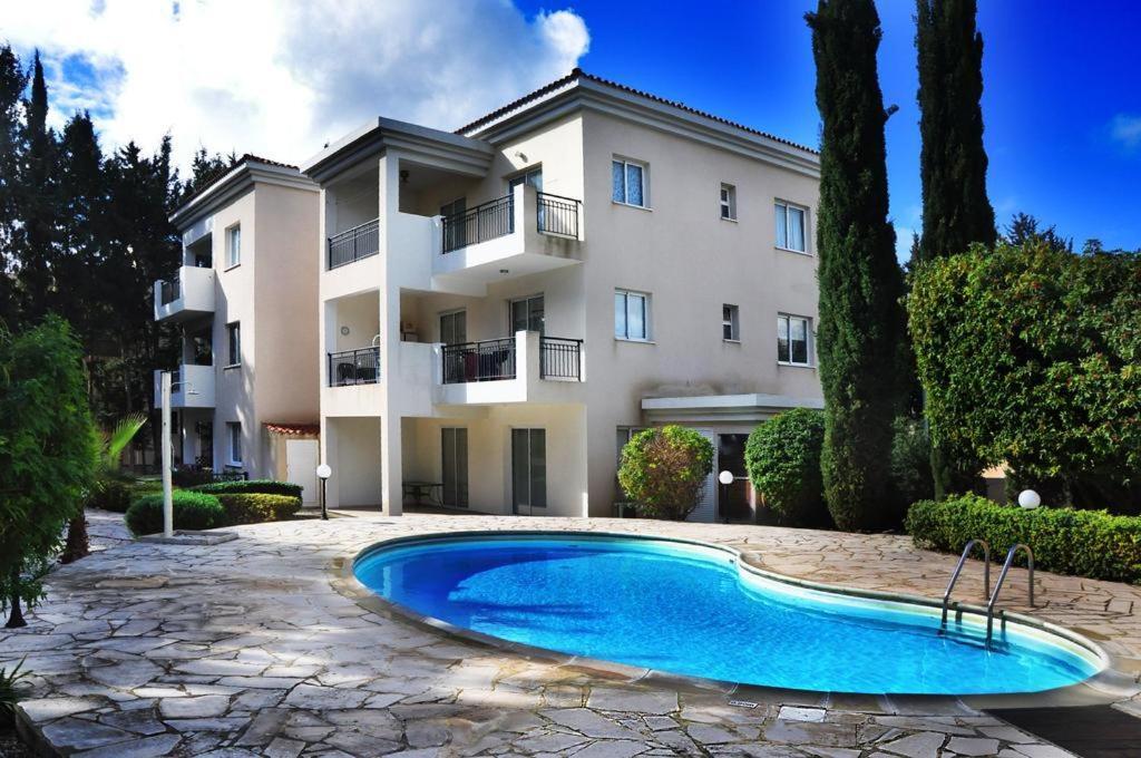 Poolside 2 Bedroom Apt, Paphos Riviera, Universal Area Esterno foto